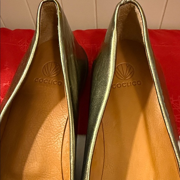 COCLICO Yale Loafer Metallic Gold Flats - Picture 2 of 14